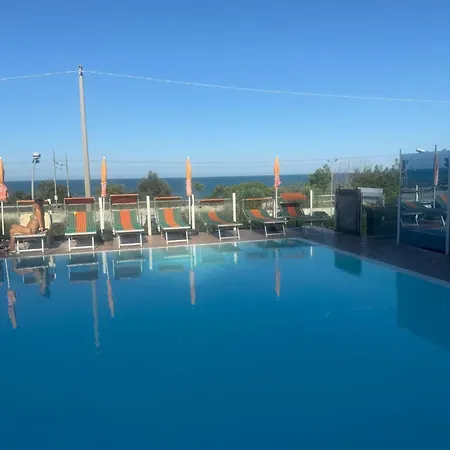 Dea Cupra Village مكان تخييم *